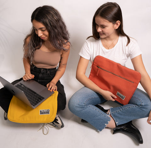Vaku Luxos ® Milan Stripey 14 inch Laptop Sleeve Bag Premium Laptop  Messenger Bag For Men and Women - Universal - Universal - Mobile / Tablet -  Screen Guards India