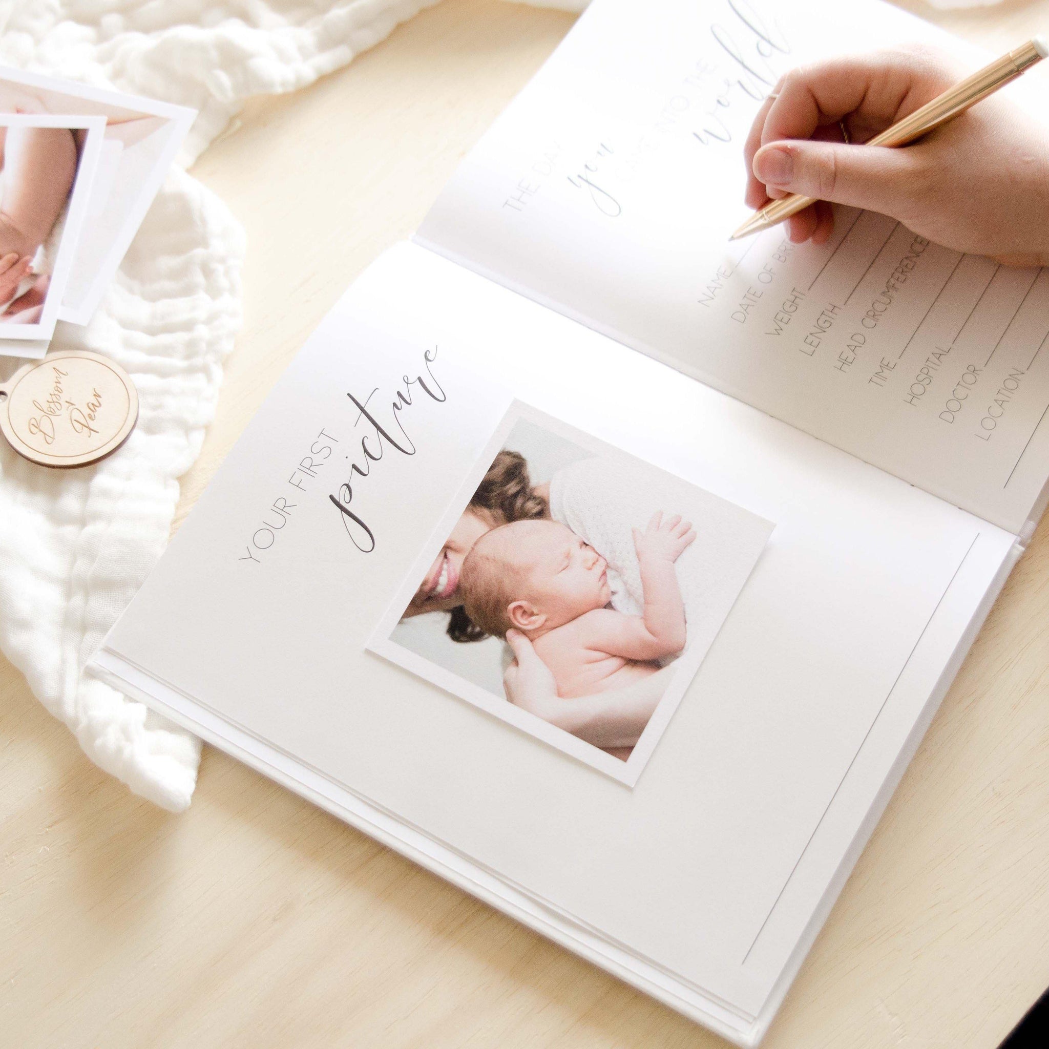 Feralbabys записи. Baby book. Визитки снимки новорожденных. Newborn Photobook. Newborn milestones.