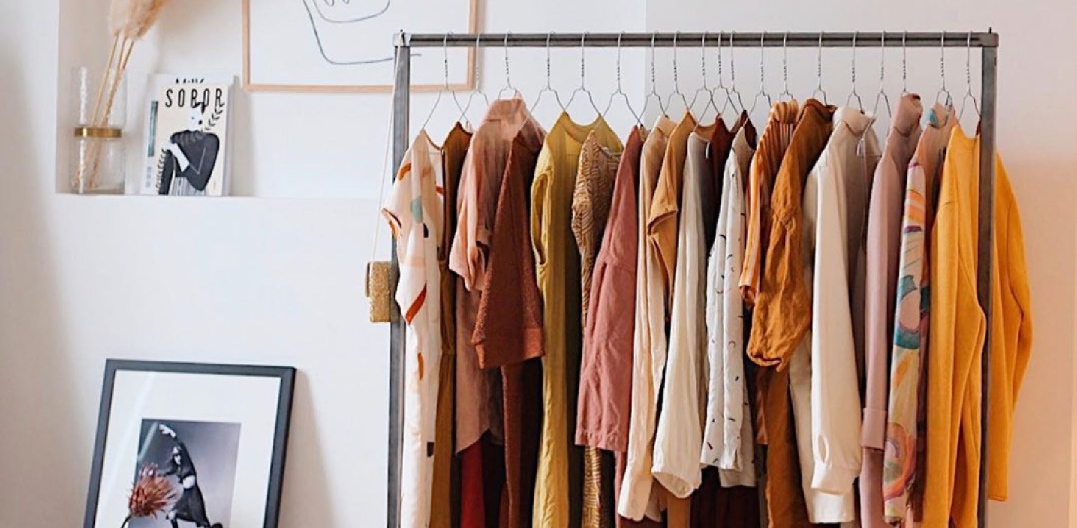 @bonjourlasmala instagram - Learn How to Build a Capsule Wardrobe & Create a Stylish Outfit in One-Minute ⏰