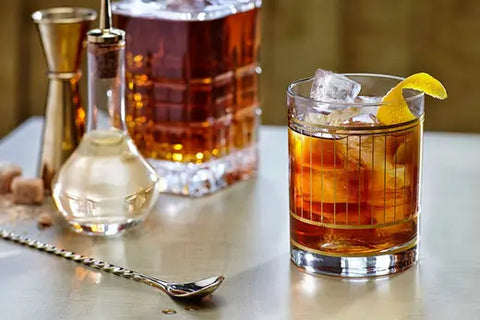 8 Loại Whisky Cocktail Sẽ Làm Bạn Trở Thành Người Sành Rượu