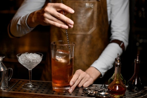 Kỹ Thuật Cơ Bản Trong Pha Chế Cocktail