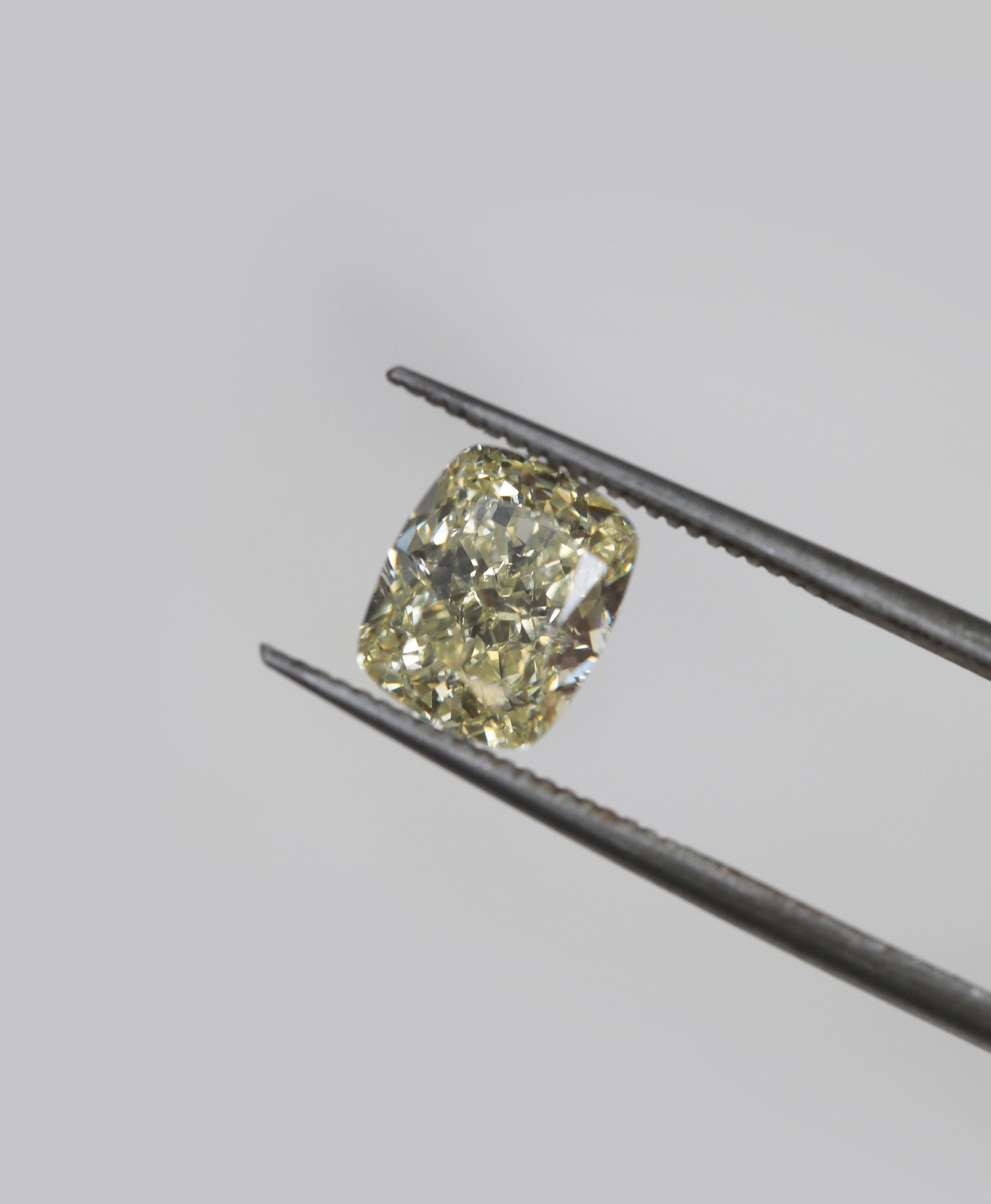 Yellow diamond for a bespoke engagement ring by East London jeweller Rachel Boston who specialises in custom wedding rings, engagement rings and fine jewellery. White, Yellow, Champagne, Grey and Fancy coloured diamonds are all available for your bespoke engagement ring.