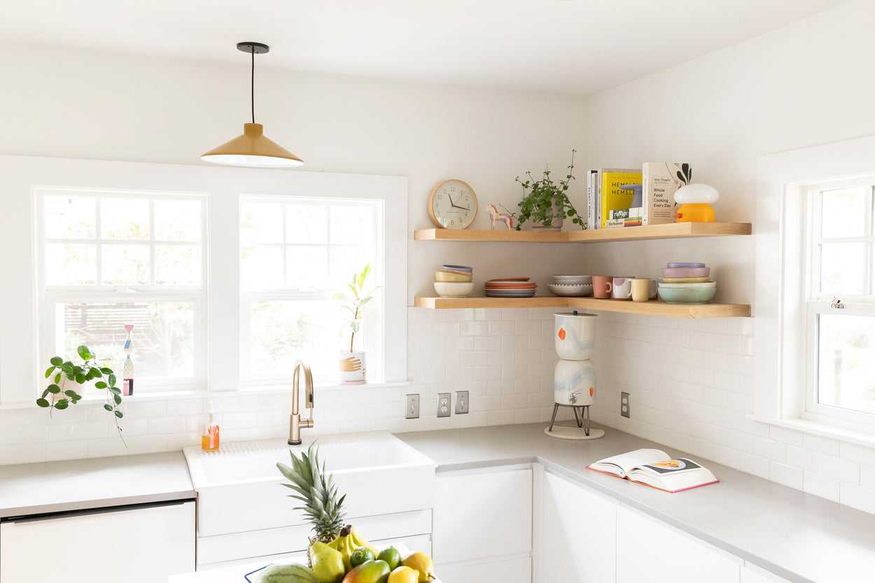 A Bright Kitchen With A Pendant 1250x ?v=1671579597