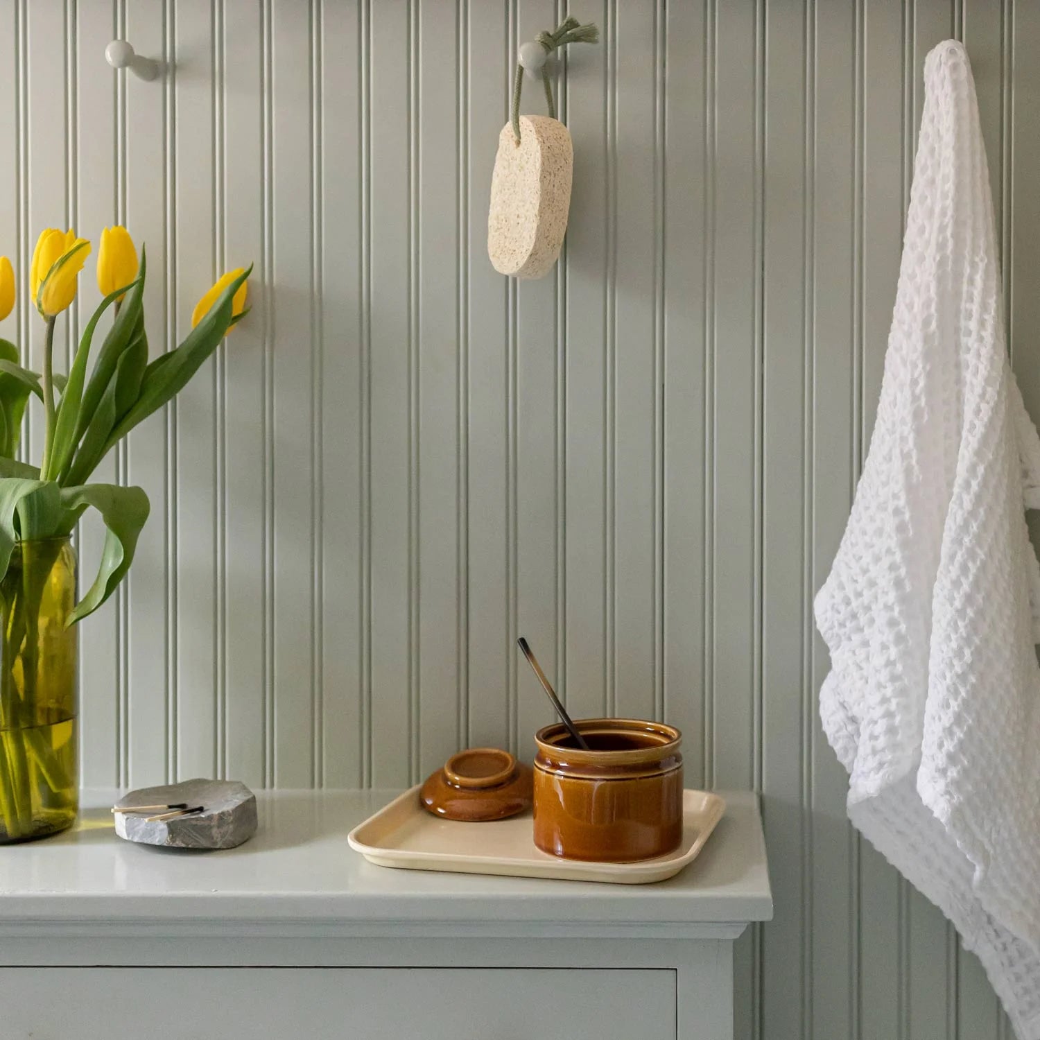 Serene bathroom.