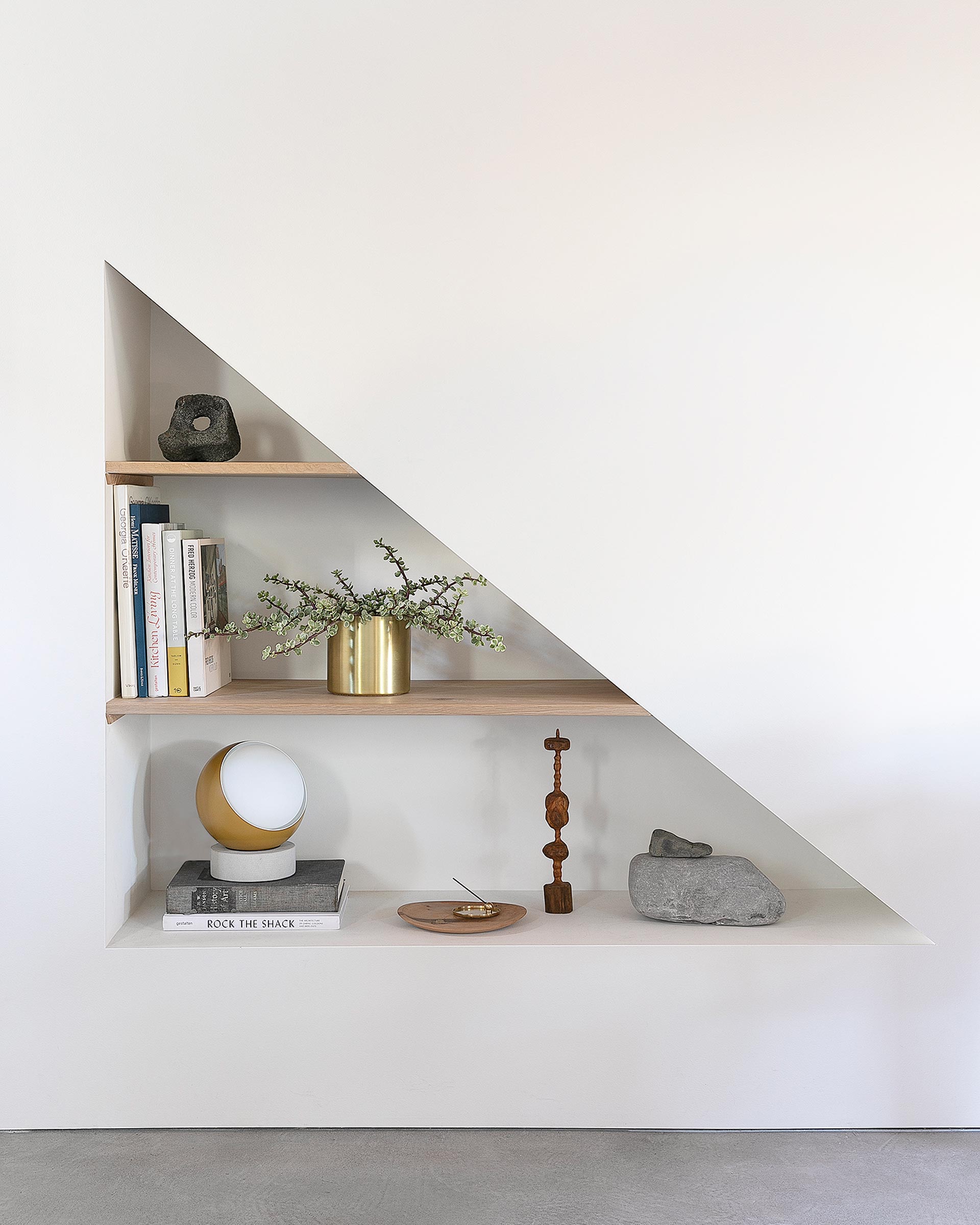 A triangle shelf built-in to the living room. 