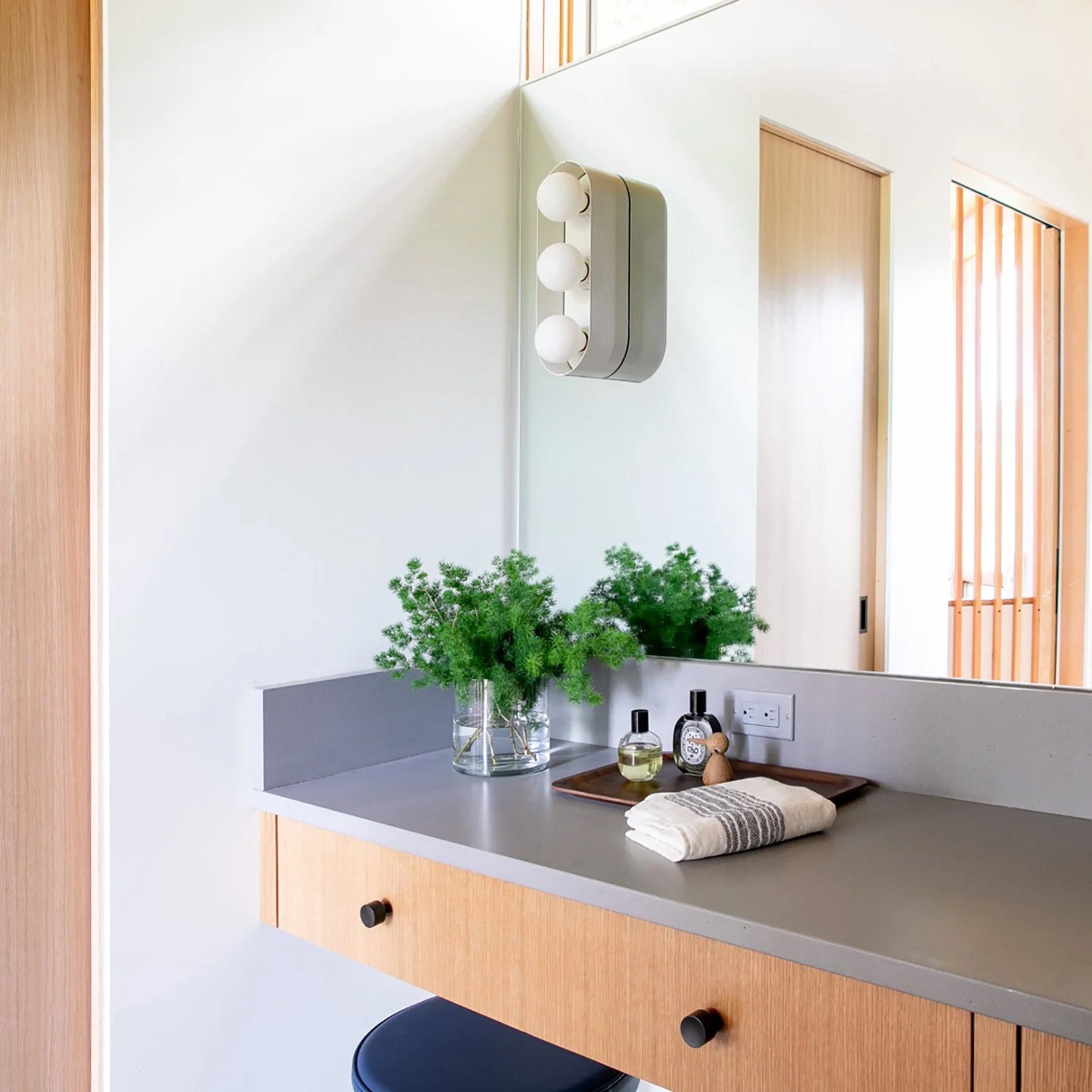 Modern bathroom with mirror over sink.