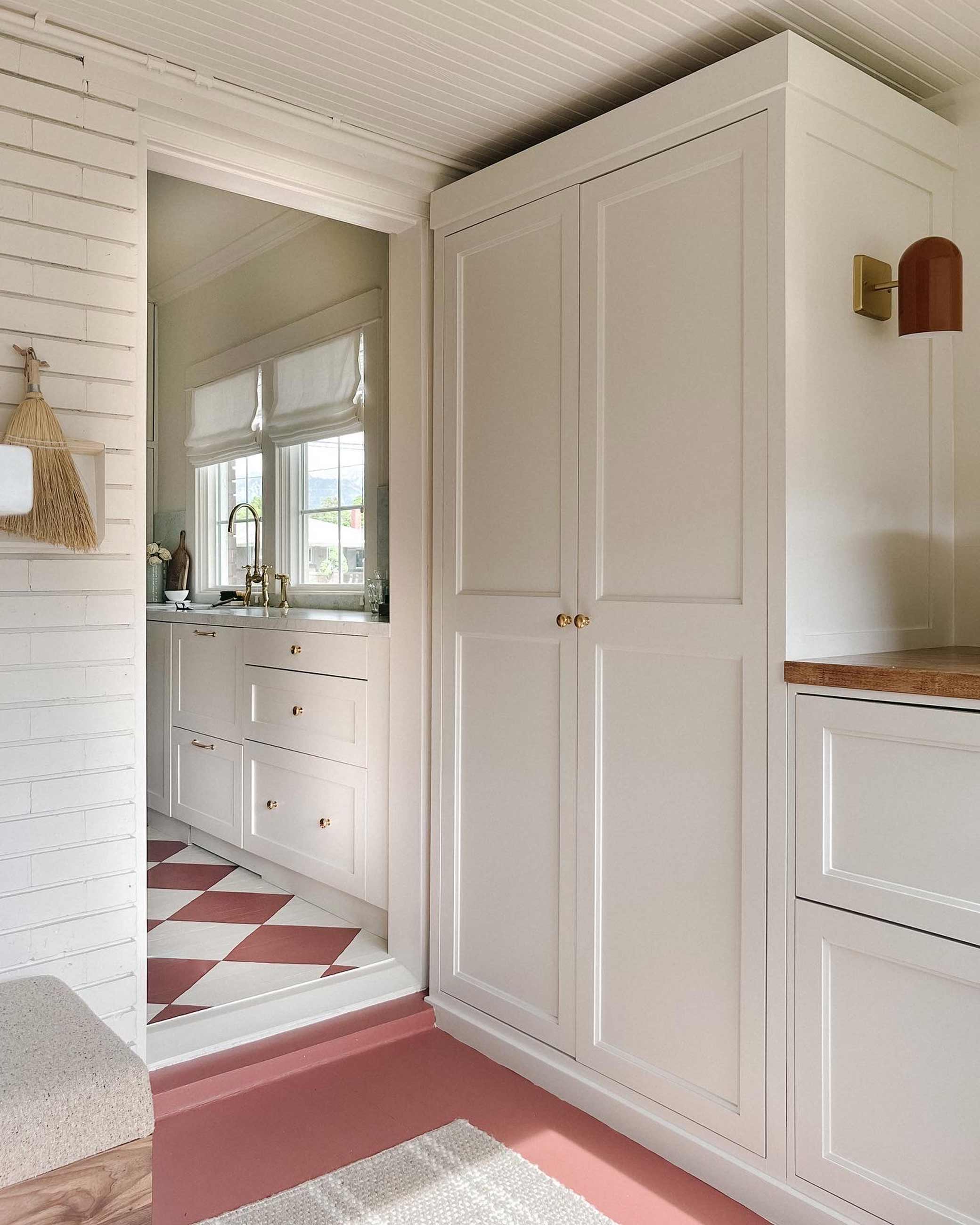 Entryway leading into kitchen with checkered floor. 