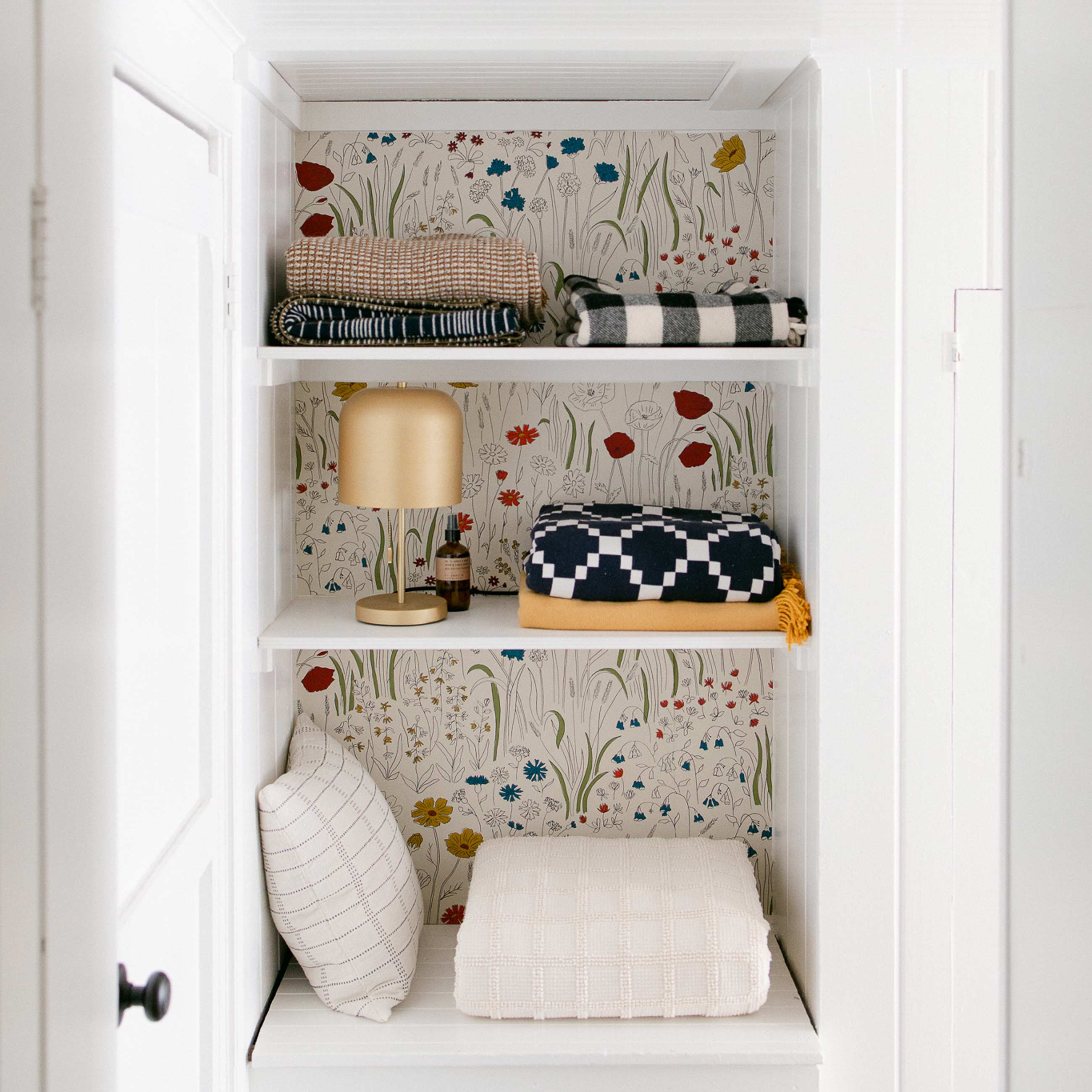 Wallpaper Walk In Closet  Photos  Ideas  Houzz