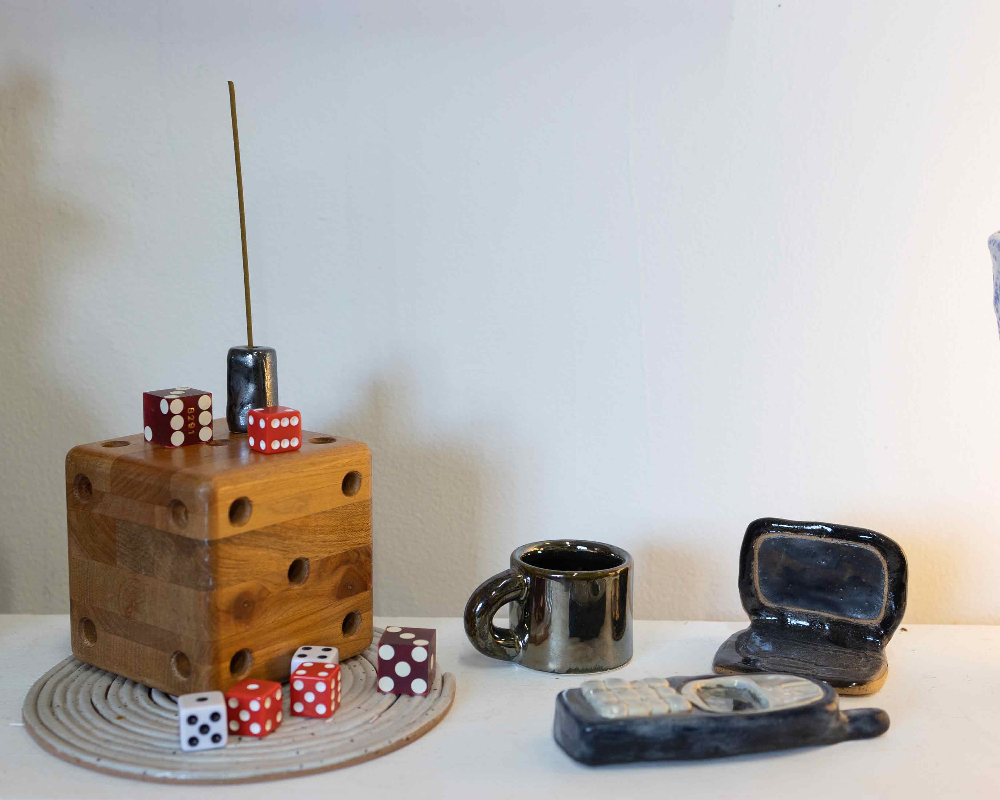 A collection of ceramic objects sitting on a shelf. 