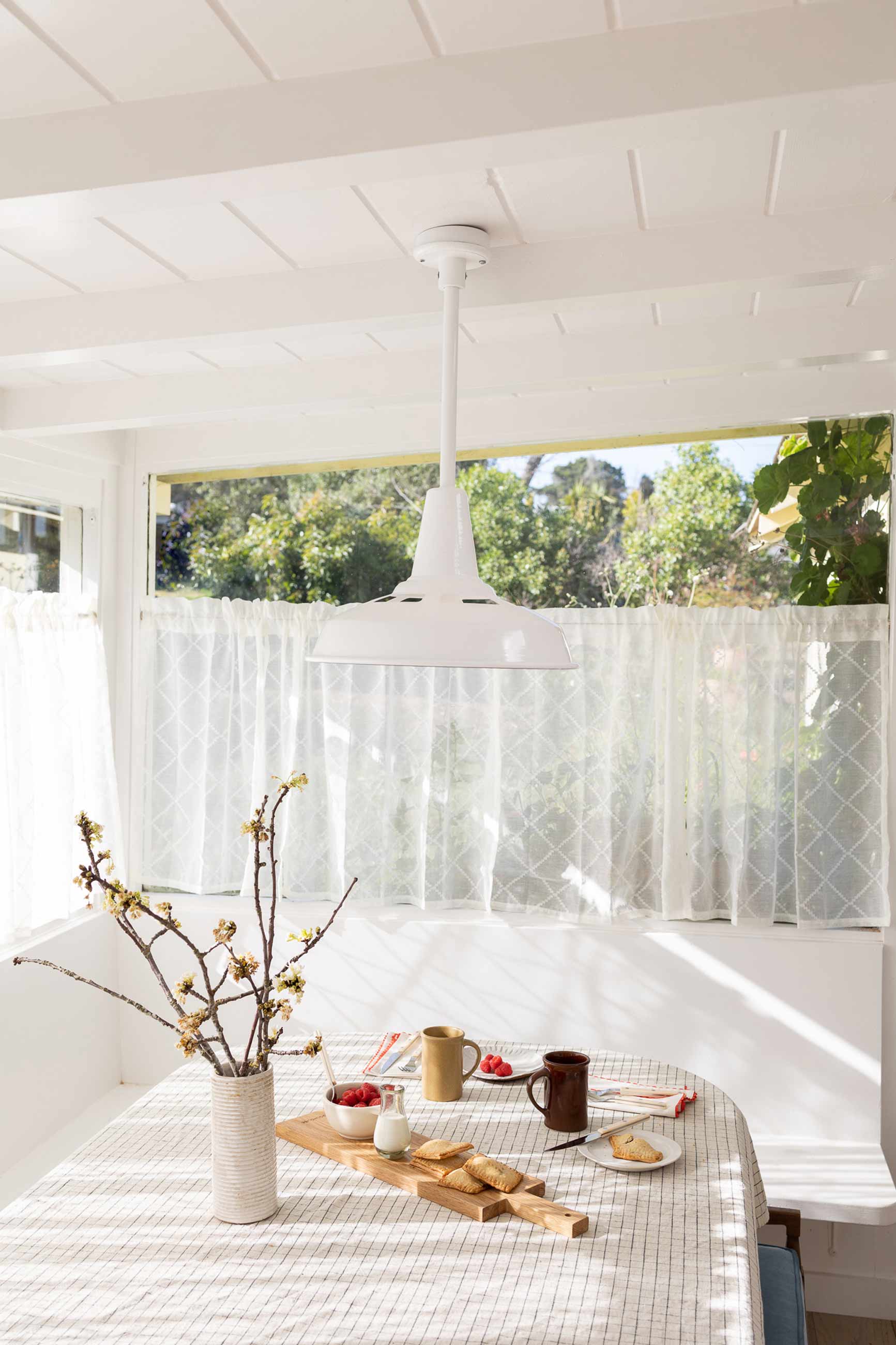 Bright and sunny dining nook table with fresh flowers. 