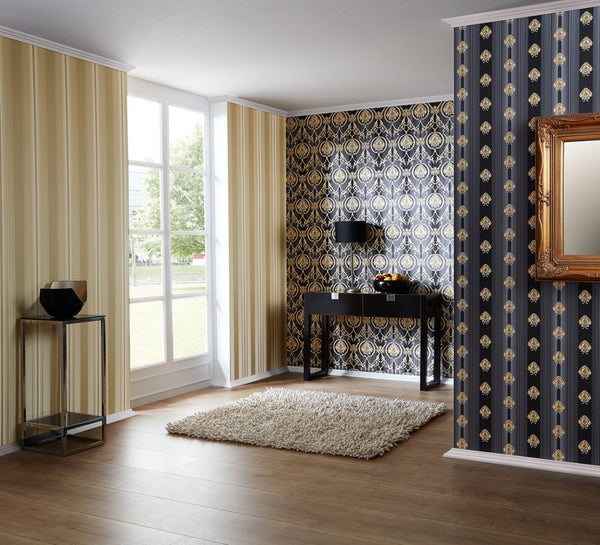 Classic wallpapers in black for an elegant interior