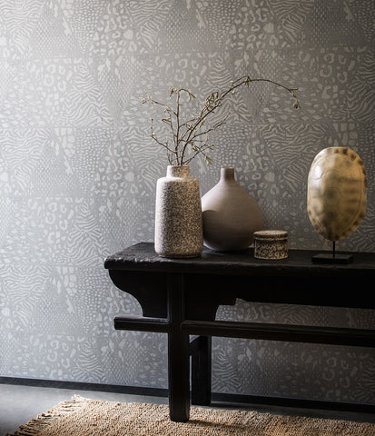 gray wallpaper with leopard pattern