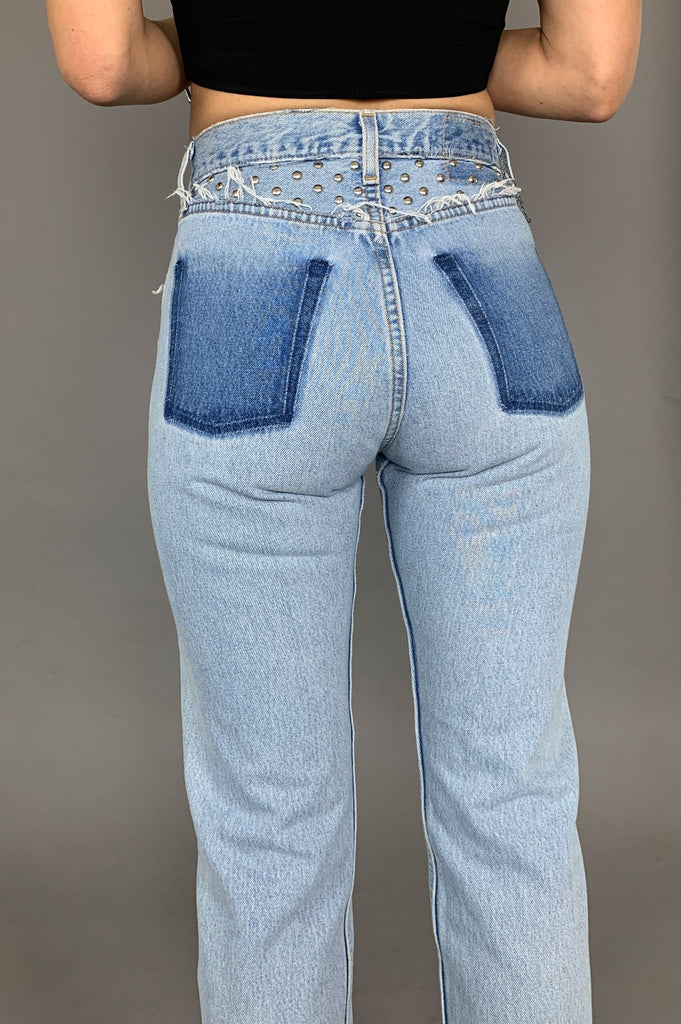 light blue levi jeans