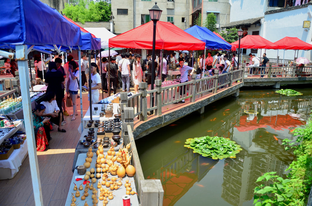 Jingdezhen China, handmade pottery ceramic market - Eat & Sip