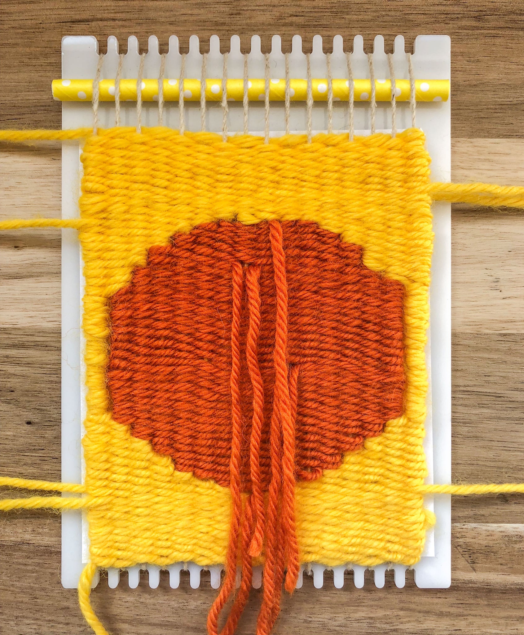 Circle shape on the little loom.