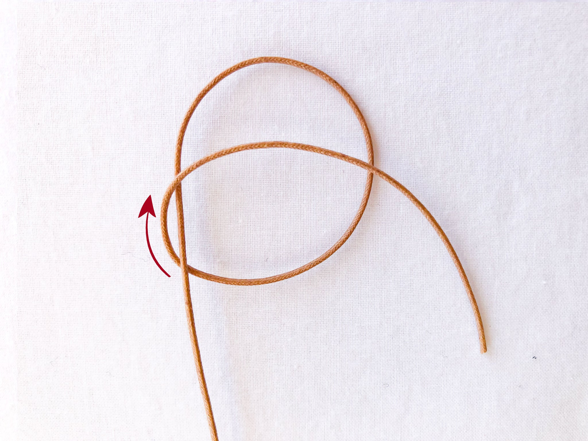How to tie a slip knot, step 2