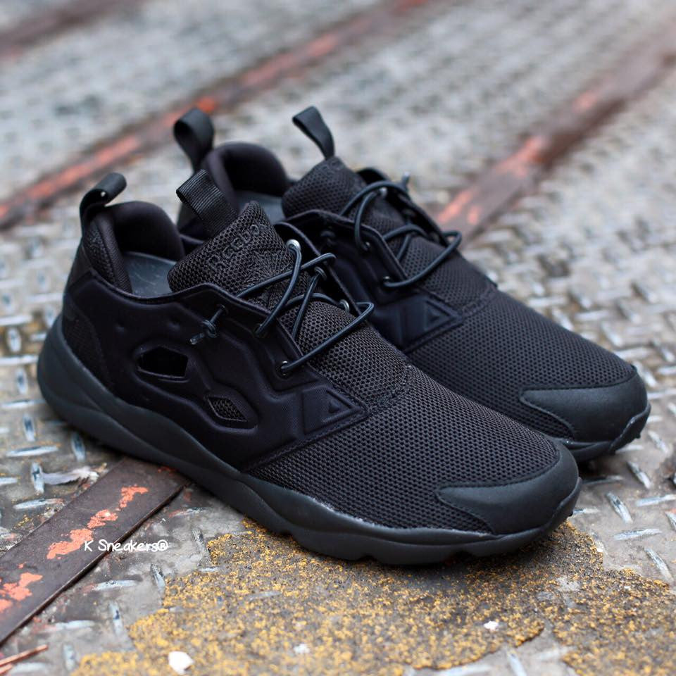 reebok furylite triple black