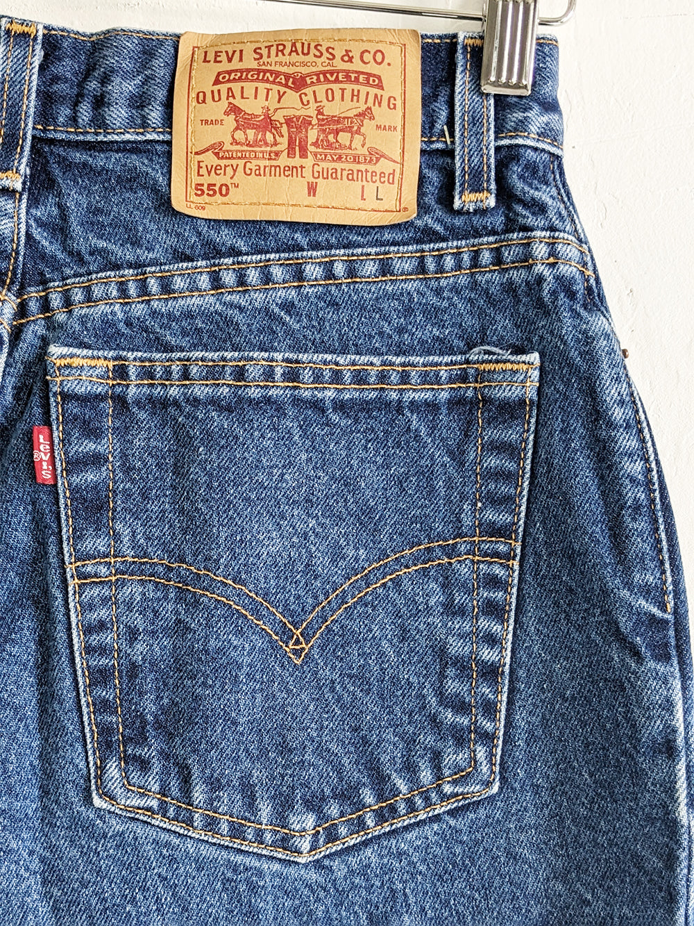 LEVIS True High Rise 550s Jeans –