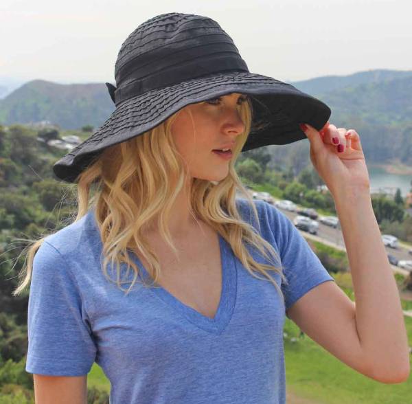 17 Best Big Hats With Wide Brim For Summer 2022 - Sungrubbies