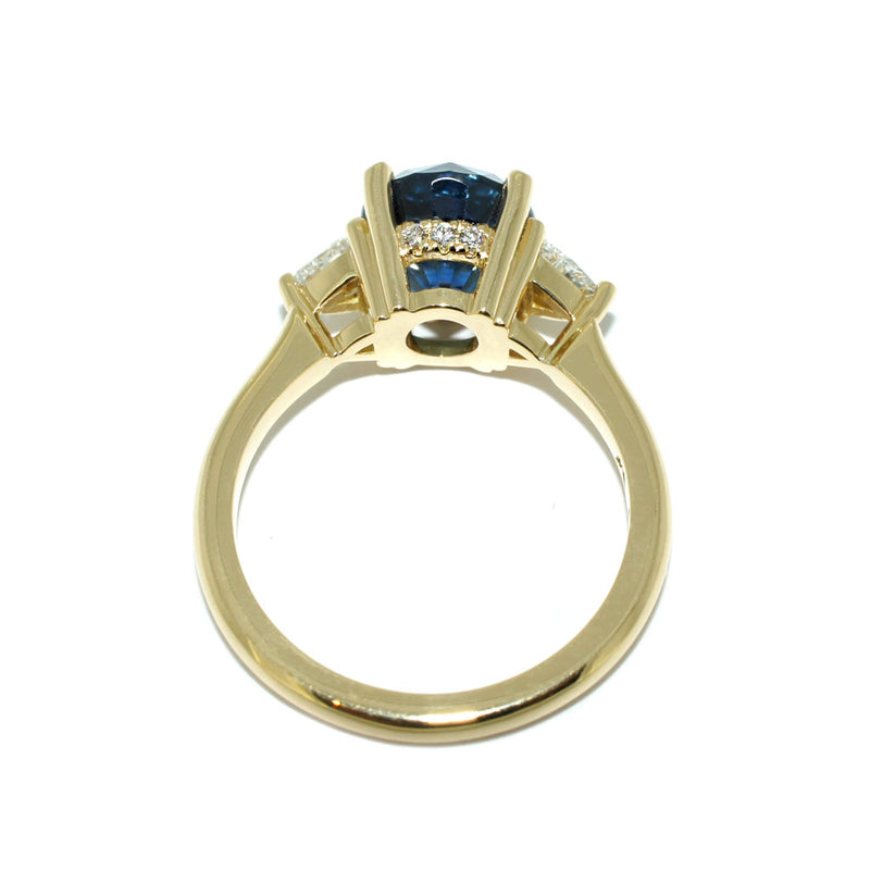 Teal sapphire diamond engagement ring | Sydney jeweller Lizunova