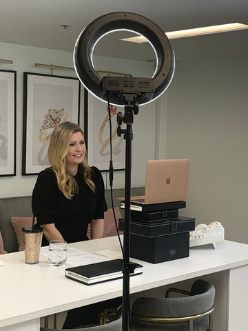 Behind the scenes of Anna-Mieke's video call with Daymond John