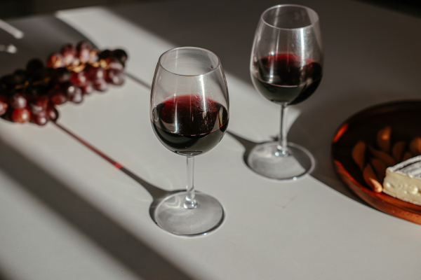 Stock image of 2 glasses of red wine