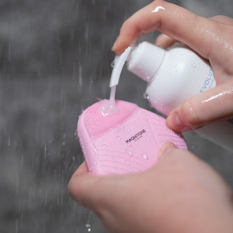 Give your skin an XOXO – Affordable Cleansing Brush | MAGNITONE