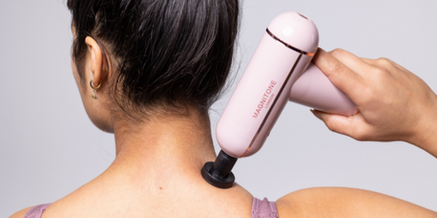 How to use a massage gun to treat back and shoulder pain | MAGNITONE