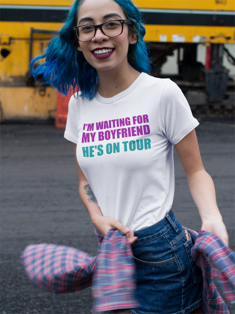 I'm Waiting for my Boyfriend He's on Tour T-Shirt – tshirtunicorn
