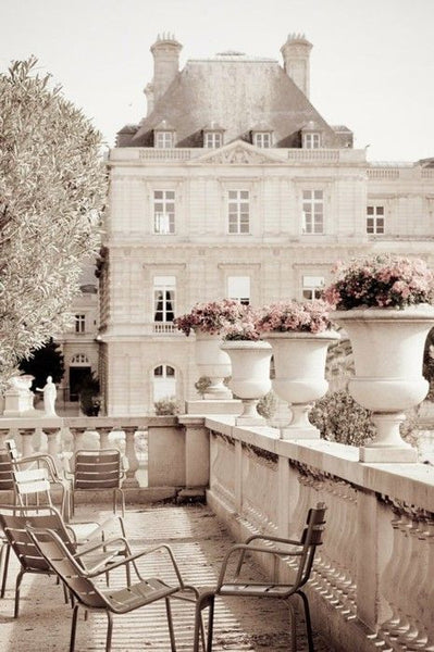 Paris balcony with Medici urns