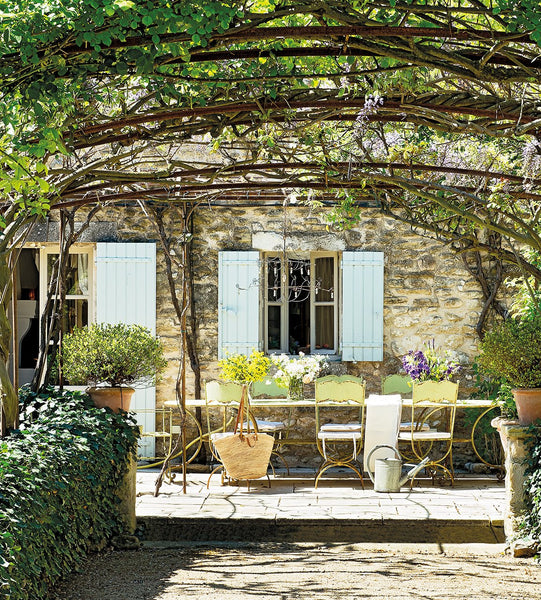 French farmhouse garden outdoor table setting