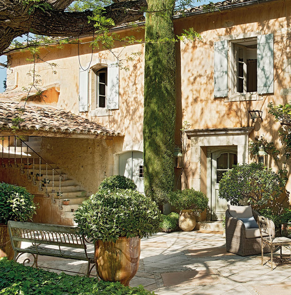 French courtyard luxury farmhouse in Provence