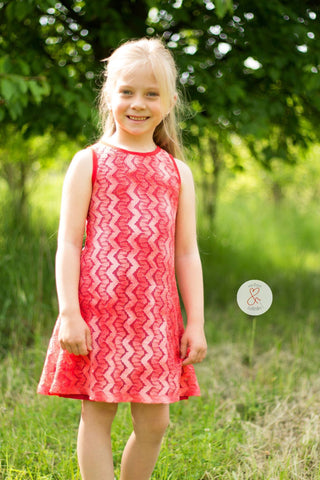 Spitze - "Leyan" - rot genäht wurde ein Kleid "Mini Enya" von MoiraLita - Nähen für Mädchen - Sommer - Sommerkleid - Glückpunkt.