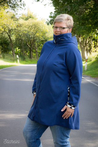 Softshell "SOFT TOUCH" kombiniert mit dem Strick-Jersey "Lamia" & "Laruna", Reißverschluss genäht wurde eine Softshelljacke/Mantel/Jacke/Übergangsjacke/Überwurfjacke/Cardigan/Strickjacke "Nayla" von meine Herzenswelt - Nähen für den Herbst/Winter - Damen - eBook & Stoff - Glückpunkt.