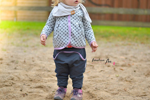 eBook - Bolero (-jäckchen) - Kinder - Nähen - Jacke - Bolero - Cardigan - AnniNanni - Shirt Basix von From Heart to Needle - Hose Knopfbüx Lumali - Knöpfe - Halstuch "Mayla" - Fräulein An - Jeans-Jersey "Grobi", Sweat/French Terry "Princess" Prinzessin - elastisches Schrägband - Glückpunkt.