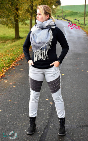 eBook "Skinny Jeans Merle" - Hose - Jeans - Jeanshose nähen - Skinnyjeans Merle ist eine eine Bootcutjeans mit 4 Teilungen vorn, wovon eine mit Bieseneinsatz versehen ist. Sie kann als Hüfthose, als High Waist und Hüfthose mit hohem Bundstreifen genäht werden, unten nur gesäumt oder zum Umschlagen. Nähe dir deine Hose, so dass sie genau sitzt <3  Alle Schritte sind bebildert erläutert, daher auch für Anfänger geeignet.  Zum Öffnen der Dateien benötigst du den Adobe Reader. Diesen bekommst du kostenlos bei Adobe. Das E-Book wird als ZIP-Datei bereitgestellt und muss nach dem Download entpackt werden (ganz leicht mit 2 Mausklicks) - Glückpunkt.