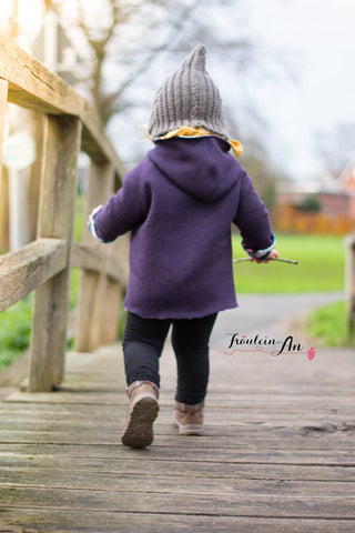 eBook - "Babylove" - Jacke - Miou Miou Schnittmuster kombiniert mit der Kochwolle/Walk "Danielle" & dem Jersey "Colorful Zebra" - E-Book für die zuckersüße Jacke "Babylove", die Du aus soooo vielen Materialien zaubern kannst...  Für Babys und Kleinkinder sollte man z.B. weiche und dehnbare Stoffe verwenden wie: Sweatshirt- und Jerseystoffe, Fleece- und Strickstoffe sind perfekt,aber auch Jacquard, Walkstoff oder Kochwolle. Für ältere Kinder, die schon laufen können, sind auch Softshell und beschichtete Waren eine perfekte Wahl... Näh`Dein Kind glücklich... mit dieser Kuscheljacke wird es Dir gelingen!  Heißer Tipp... Verlängere die Jacke und mach` ein Mäntelchen oder einen Parka daraus! - eBook & Stoff - Glückpunkt.