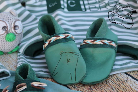 eBook - "Puschen Lieblingsflitzer Sonderedition" - kiOokiOo mit 8 zuckersüßen Puschen Tieren zum Applizieren. Entworfen und designt von Riterkind.de - Lederpuschen - Hausschuhe - Schlappen - Pantoffeln - Schuhe - Nähen für Kinder/Fußbekleidung - Warme Füße - kein Rutschen mehr - Tiere -  Glückpunkt.
