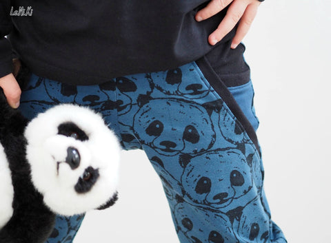 Jersey "Panda" von Ilja Fabrics kombiniert mit dem eBook - Lümmelbüx - Kinder - Nähen - Hose - Jogginghose - Schlafanzughose - Berlinerie - Glückpunkt.