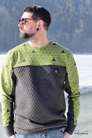 Jersey-Stepper "Diamond Star" kombiniert mit Jersey "Black Triangle" von Ilja Fabrics, sowie Leder-Applikationen genäht wurde das eBook - "Bärliner Onkel Men" - Shirt/Pulli/Pullover - Berlinerie - Nähen für Männer - Glückpunkt
