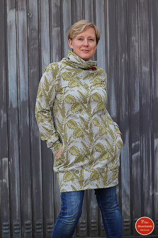 Sweat/French Terry "Nature Leaves" kombiniert mit dem eBook - "Lotte" - Pullover/Kleid - Frau Fadenschein - Nähen für Damen - Hoodie - Pulli - Kragen - Schalkragen - Schnittmuster - Glückpunkt.