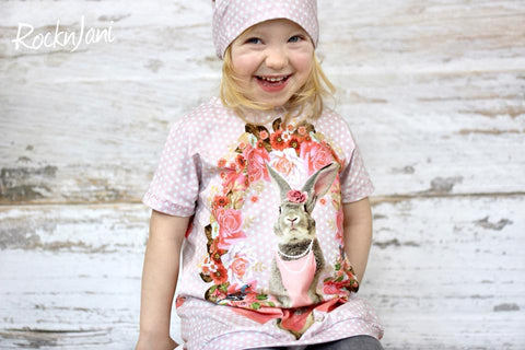Jersey "Bunny Ornaments" genäht wurde das eBook Shirt "Chilly" von Fadenkäfer, sowie die "Stelzenhülle" von Fadenkäfer - Leggings - Vokuhila-Shirt - Nähen für Kinder - Mädchen - Ostern - Hasen - Glückpunkt.