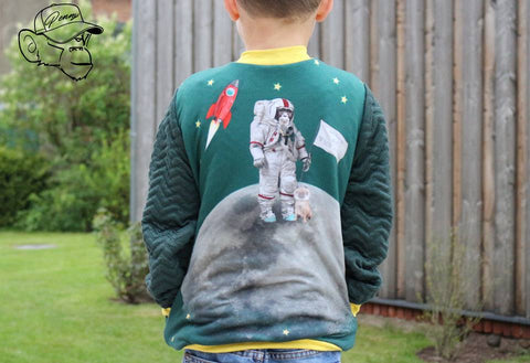 Jacquard-Strick-Jersey "Rope ZigZah" kombiniert mit dem Jersey-Panel/Paneel "Monkey Astronaut" - Raumfahrt - Sterne, sowie dem Strickbündchen "Luna" - Nähen für Jungs/Kinder - Collegejacke - Bomberjacke - Fliegerjacke - Blousonjacke - Jacke - Stoff - Glückpunkt.