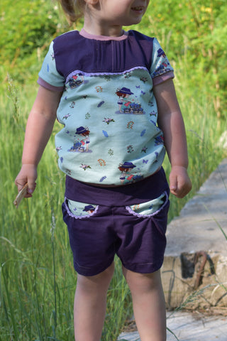 French Terry "Lavendel Girl" kombiniert mit Jersey "Basic Love", sowie Klöppelspitze "Eva" genäht wurde eBook Shirt "Roswitha" mit Biesen von HipStars und die "Tuula Shorts" von Meine Herzenswelt - kurze Hose - Nähen für Kinder - Mädchen - Frühling/Sommer - Schnittmuster & Stoff - Glückpunkt.