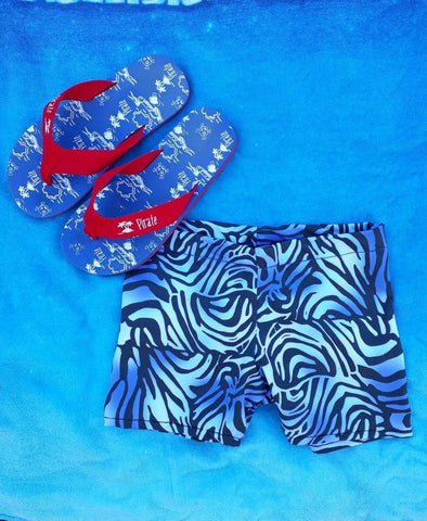 Sommer, Sonne, Strand und Meer… Da braucht natürlich jedes Kind auch eine Badehose!  Die sea horse pants von engelinchen Design, nähbar von Gr. 80 – 140, ist für Jungen und Mädchen gleichermaßen geeignet. Schnell und einfach genäht, das schafft jeder Nähanfänger – versprochen! Genäht werden kann die Badehose aus Badelycra. - Badeanzug - Bade-Hose - Hose - Baden - Kinder - Schwimmen - Schwimmhose - Schnitt & Schnittmuster - Glückpunkt.