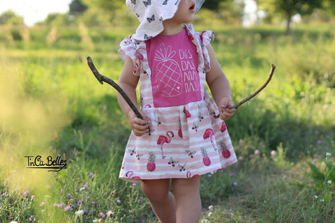 Jersey "Pink Flamingo" und Jersey "Basic Love" genäht wurde eBook - "Sommer Lena" - Top/Shirt/Kleid - Mahalu Design - Nähen für Mädchen - Drehkleid - Rüschen - Rüschenkleid - Kappärmel - Schnitt - Glückpunkt