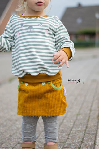 Breitcord "Big Stripes" kombiniert mit Strickbündchen/Bündchen "Luna" genäht wurde das eBook - Knopfrock - Rock für Mädchen von Lumali - For Mami and Me by LuMaLi - Schnitte mit K(n)opf -  DIY Anleitung Nähen Schnittmuster Ziernaht Teilung - Nähen für Mädchen - Stoff & Schnitt - Glückpunkt.