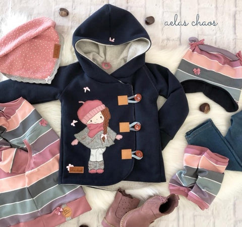 Applikationsvorlage - "Herbstpüppi" - Appli - Applikation für Mädchen - Stuff-Deluxe - Applizieren für Baby/Kinder - Mädchen Stuffdeluxe - Herbst/Winter - Laub - Mädel - Schal - Mütze - Glückpunkt.