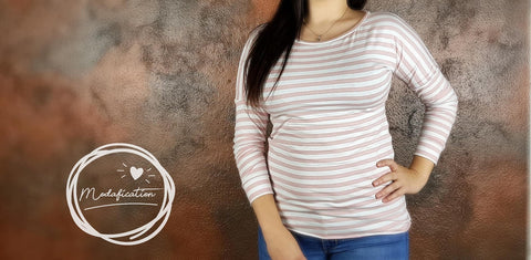 Jersey "Soft Stripes" genäht wurde das Ebook dem "PUH-Lover" von ManjiPuh erhältst du ein Schnittmuster für einen Pullover oder Shirt in zwei Längen. Zum Nähen stehen dir verschiedene Möglichkeiten zur Wahl, so kannst du den Pullover mit einer Bauchtasche versehen, zwischen zwei Ärmel- und Kapuzenvarianten wählen.   Selbstverständlich ist es auch möglich diesen Pulli ohne Kapuze zu nähen. - Nähen für Damen/Frauen - Hoodie - Pullover - Schnitt - überschnittene Ärmel - Glückpunkt.