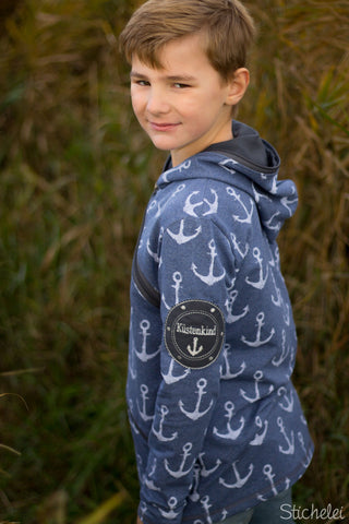 French Terry/Sweat "Soft Anchor" genäht wurde ein "Little Henning" von Mamili1910 - Nähen - Kinder - Jungen - Hoodie - Pullover - Reißverschluss - Glückpunkt.